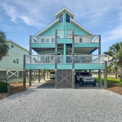 Duplex Beach Home for 6 with Balcony & Resort-style Amenities