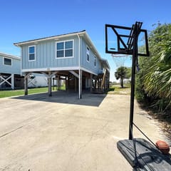 Bungalow by the Beach | $400 FREE ACTIVITIES!