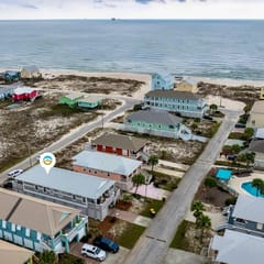 Short walk to Beach - Hot Tub, Cold Plunge, Pool & FREE ACTIVITIES