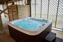 Short walk to Beach - Hot Tub, Cold Plunge, Pool & FREE ACTIVITIES - Image 5