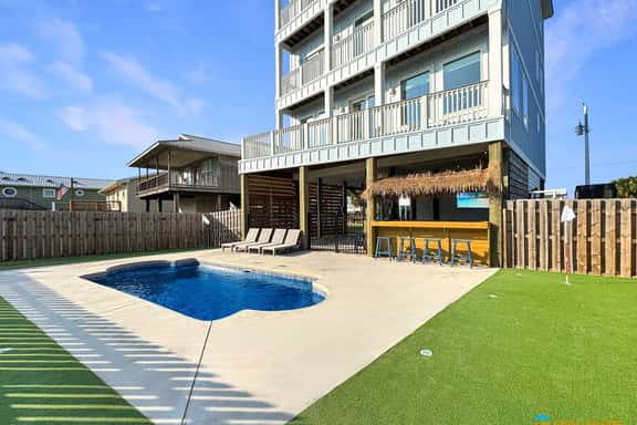 8BR Group Retreat | Pool, Tiki Bar & Mini Golf - Image 1