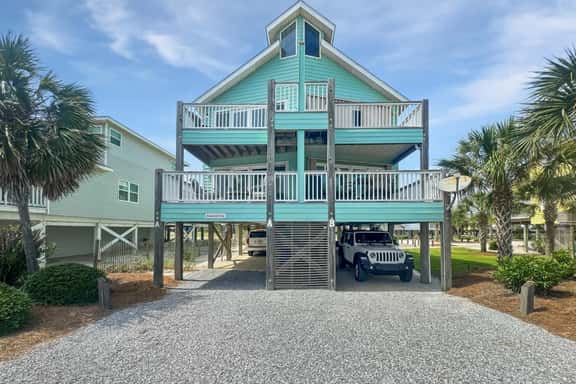 Duplex Beach Home for 6 with Balcony & Resort-style Amenities - Image 1
