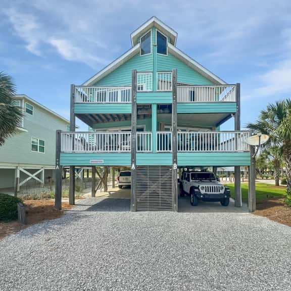 Duplex Beach Home for 6 with Balcony & Resort-style Amenities - Image 1
