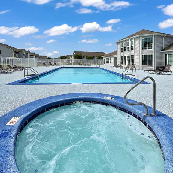 $400 Free Activities, Pool, Pickle Ball, Tennis, Fitness Area! - Image 1