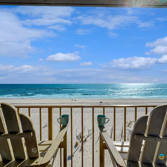 Beachfront Corner Condo with Pool Access & FREE ACTIVITIES - Image 1