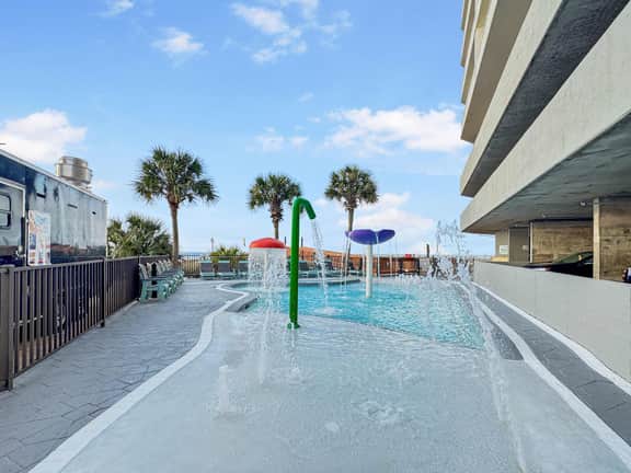 Beachfront Condo Free Activities Splash Pad - Image 3
