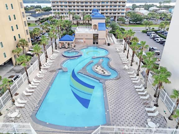 Crystal Tower | Free Activities | Beach | Pools - Image 2